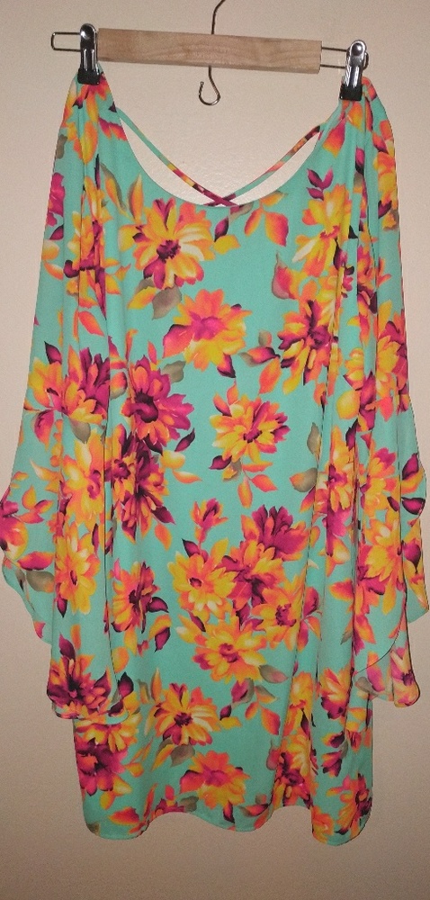 Beautiful flowered dress!